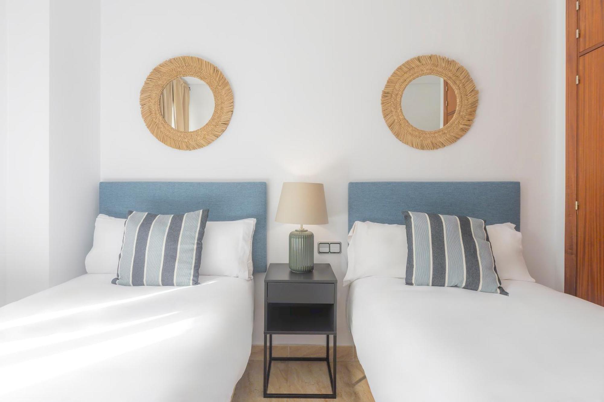 Apartamentos Moon Dreams Puerto El Puerto de Santa Maria Luaran gambar