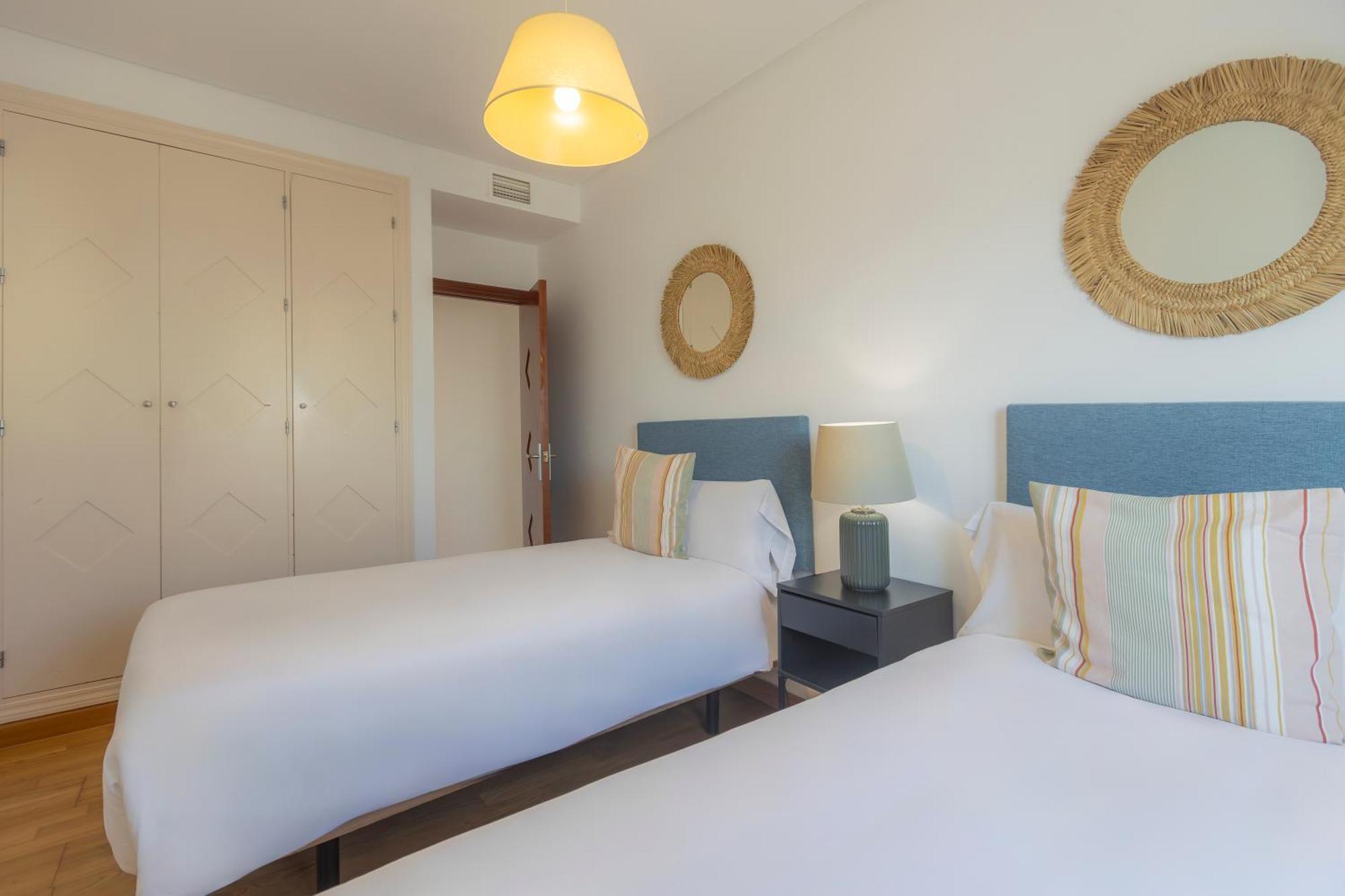 Apartamentos Moon Dreams Puerto El Puerto de Santa Maria Luaran gambar