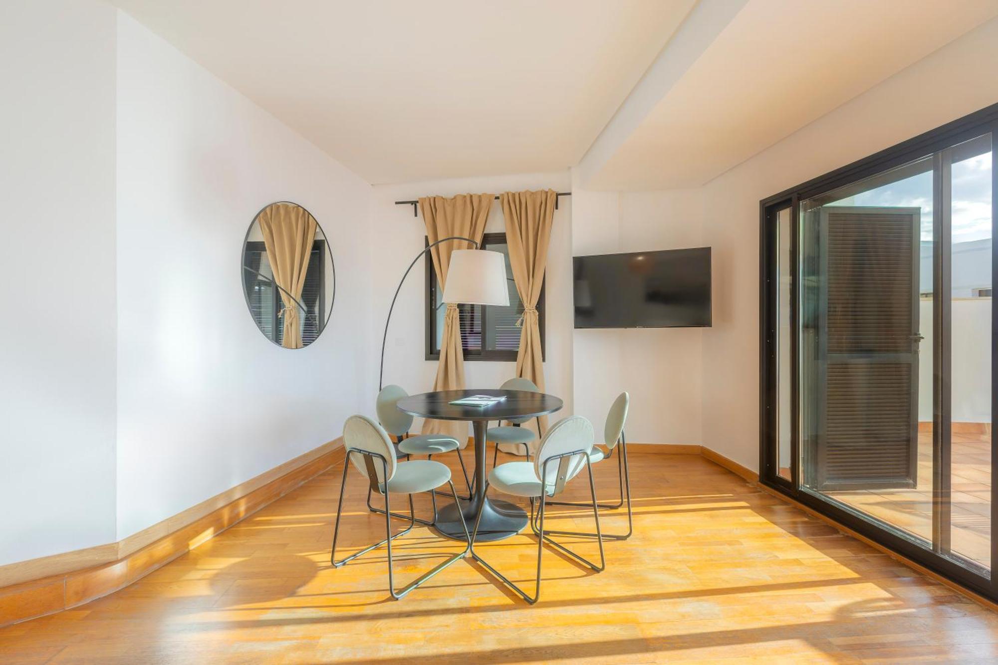 Apartamentos Moon Dreams Puerto El Puerto de Santa Maria Luaran gambar