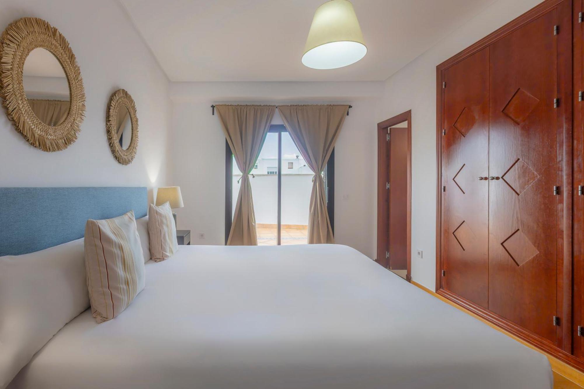 Apartamentos Moon Dreams Puerto El Puerto de Santa Maria Luaran gambar